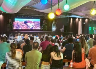 Cine Sinop reúne multidão na Praça da Bíblia e encerra o ano cultural com chave de ouro