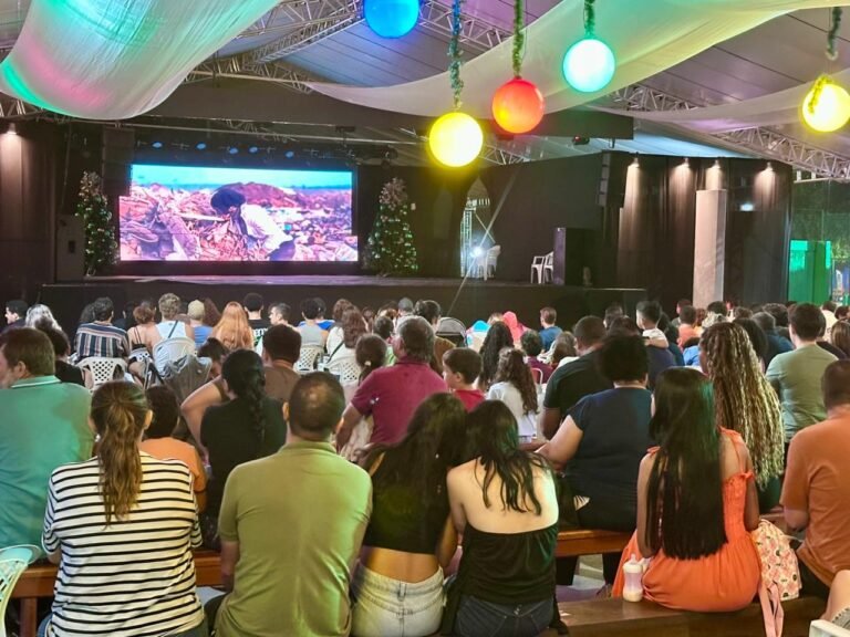 Cine Sinop reúne multidão na Praça da Bíblia e encerra o ano cultural com chave de ouro